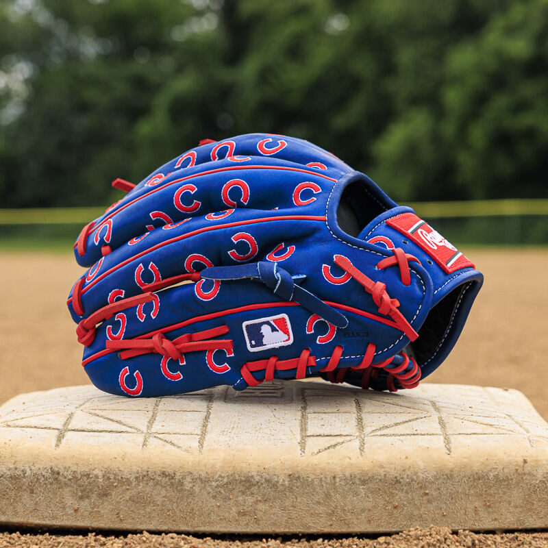 Chicago Cubs Heart of the Hide 11.75-Inch Infield Glove, Right Hand Throw