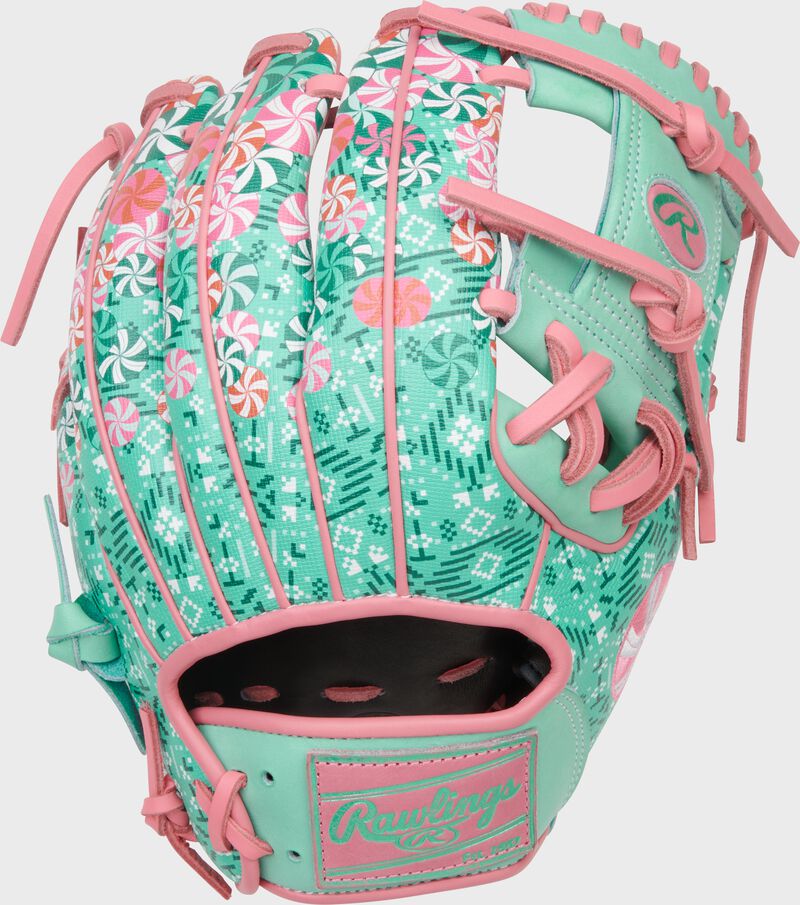 Exclusive Heart of the Hide 11.5-Inch Holiday Glove, Right Hand Throw