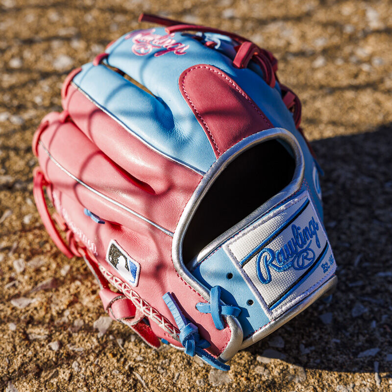 Picture of a pink/columbia blue Heart of the Hide R2G 11.5" infield glove