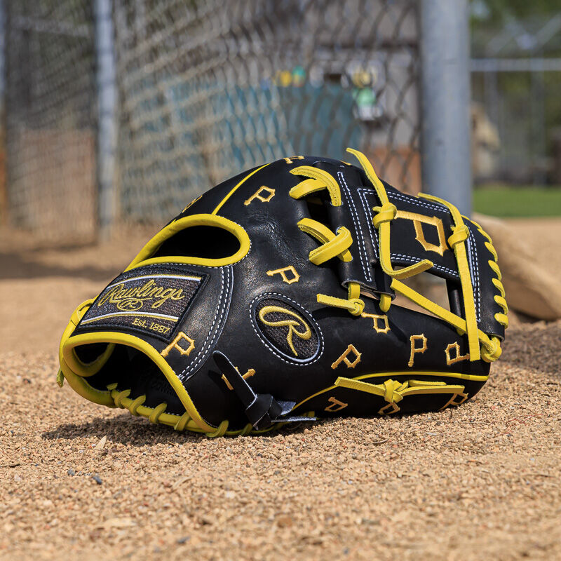 Pittsburgh Pirates Heart of the Hide 11.75-Inch Infield Glove, Right Hand Throw