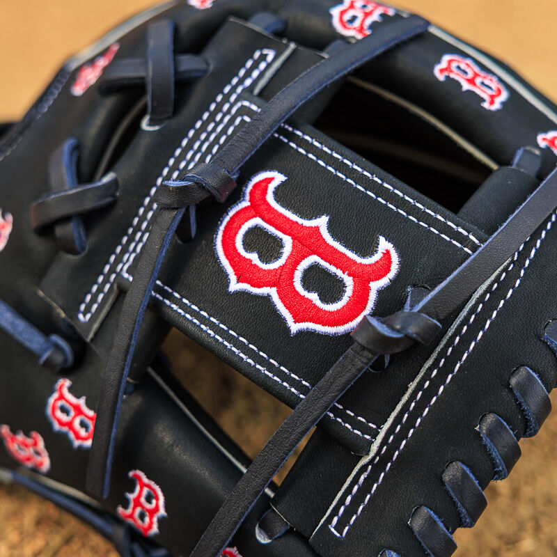 Boston Red Sox Heart of the Hide 11.75-Inch Infield Glove, Right Hand Throw