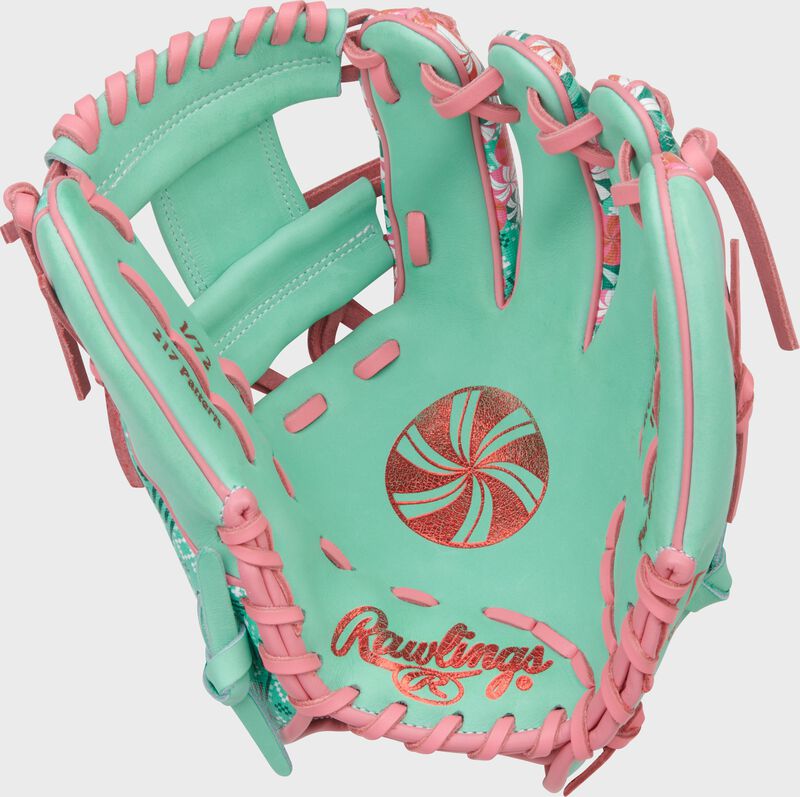 Exclusive Heart of the Hide 11.5-Inch Holiday Glove, Right Hand Throw