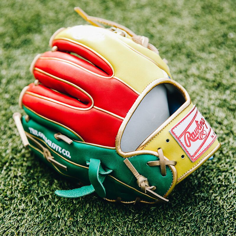 Rawlings 2026 World Baseball Classic Heart of the Hide 11.5 in Glove, Right Hand Throw