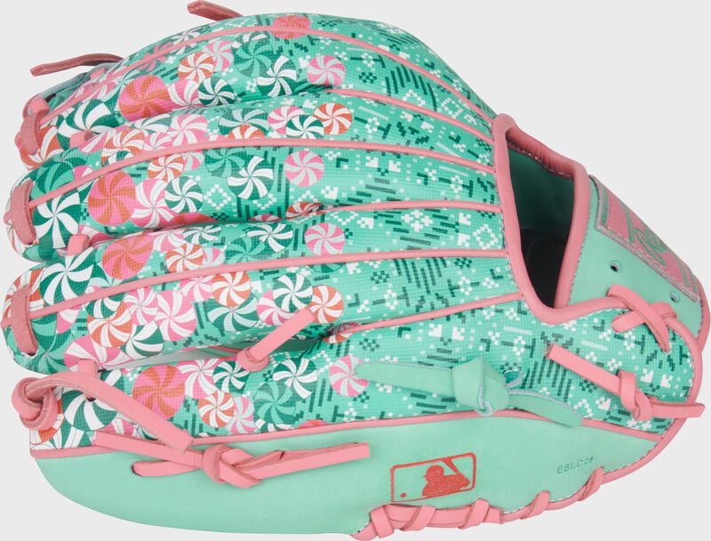 Exclusive Heart of the Hide 11.5-Inch Holiday Glove, Right Hand Throw