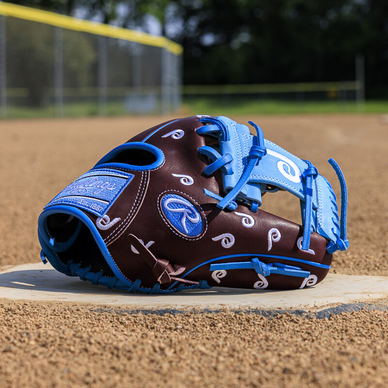 Philadelphia Phillies Heart of the Hide 11.75-Inch Infield Glove, Right Hand Throw