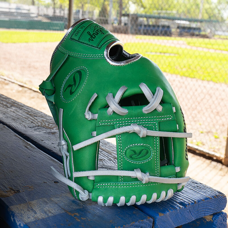 Picture of a Rawlings exclusive 11.5" R2G Heart of the Hide Kelly Green glove standing on its finger tips on a table