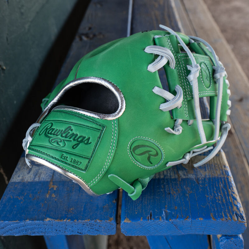 Picture of a Rawlings exclusive 11.5" R2G Heart of the Hide Kelly Green glove