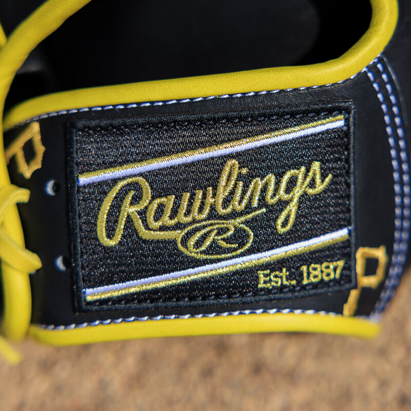 Pittsburgh Pirates Heart of the Hide 11.75-Inch Infield Glove, Right Hand Throw