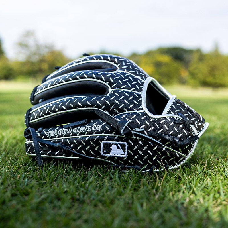 Rawlings x Bettinardi Heart of the Hide 11.5-Inch Infield Glove, Right Hand Throw loading=
