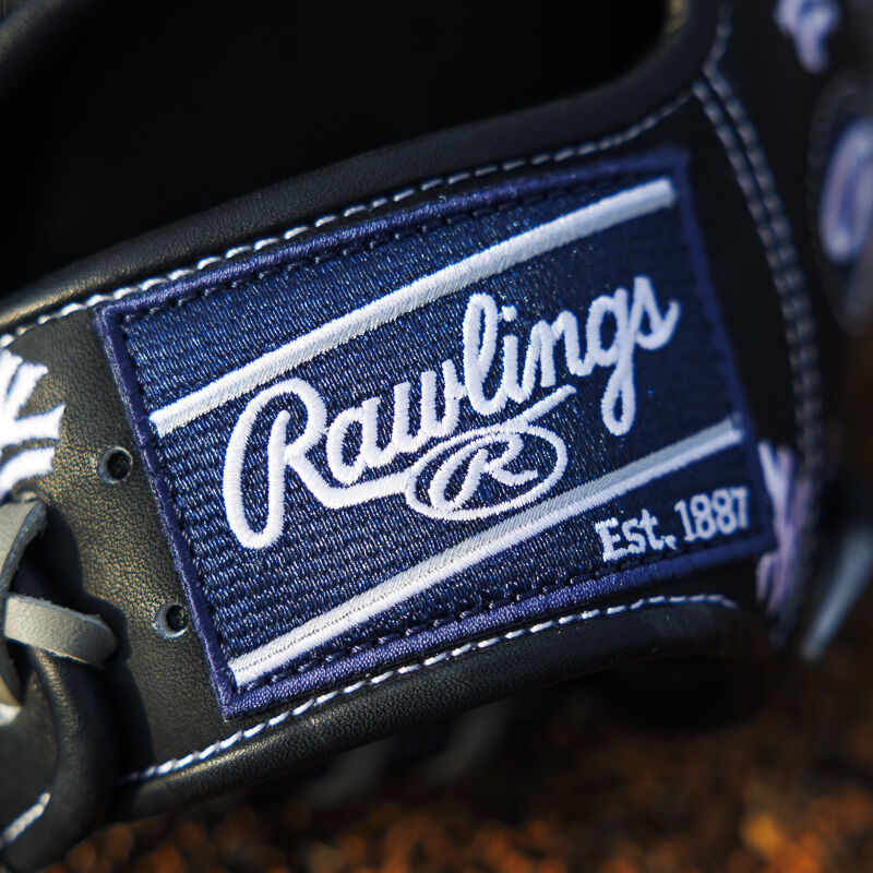 New York Yankees Heart of the Hide 11.75-Inch Infield Glove, Right Hand Throw