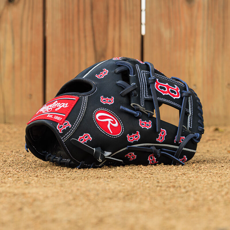 Boston Red Sox Heart of the Hide 11.75-Inch Infield Glove, Right Hand Throw