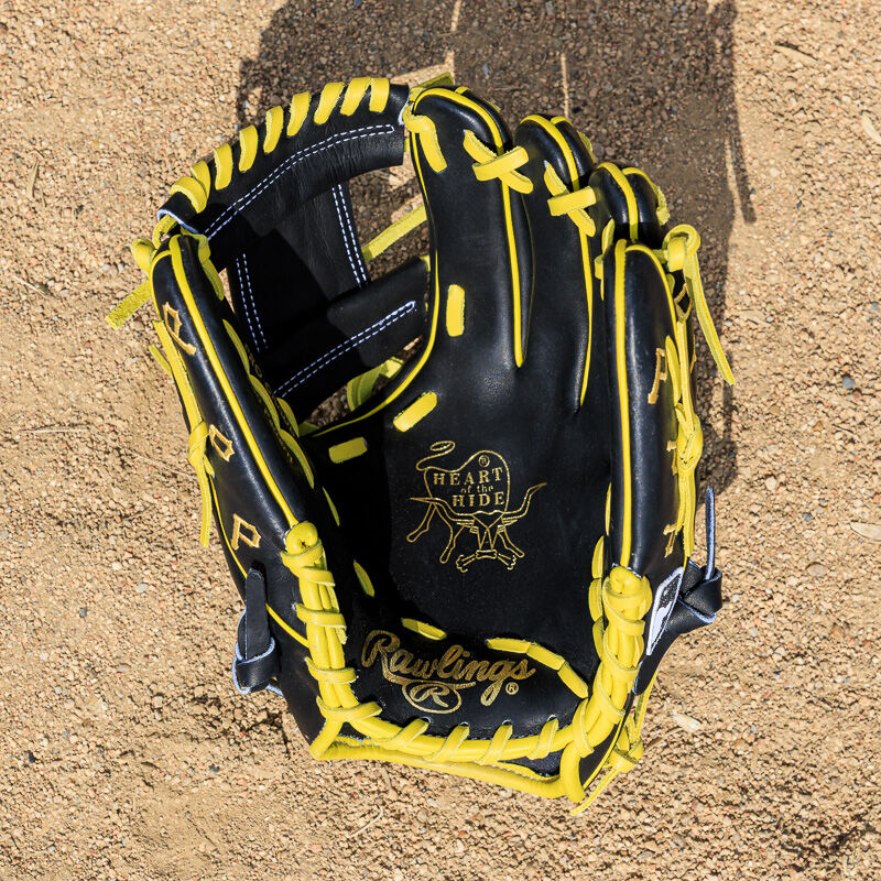 Pittsburgh Pirates Heart of the Hide 11.75-Inch Infield Glove, Right Hand Throw