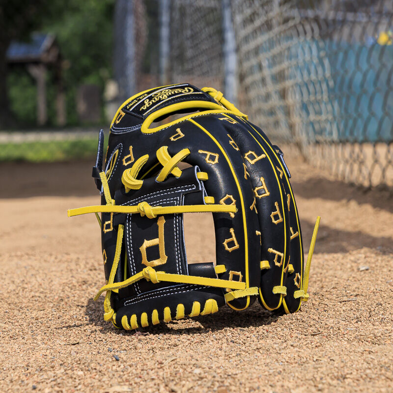 Pittsburgh Pirates Heart of the Hide 11.75-Inch Infield Glove, Right Hand Throw