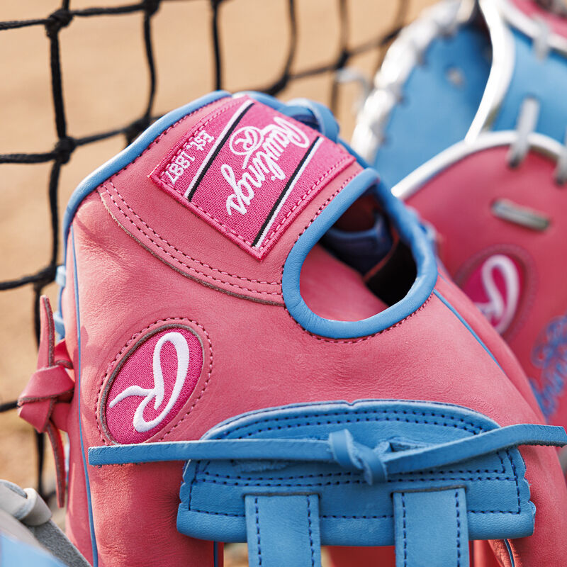 Exclusive Heart of the Hide ContoUR Fit Outfield Glove, Right Hand Throw