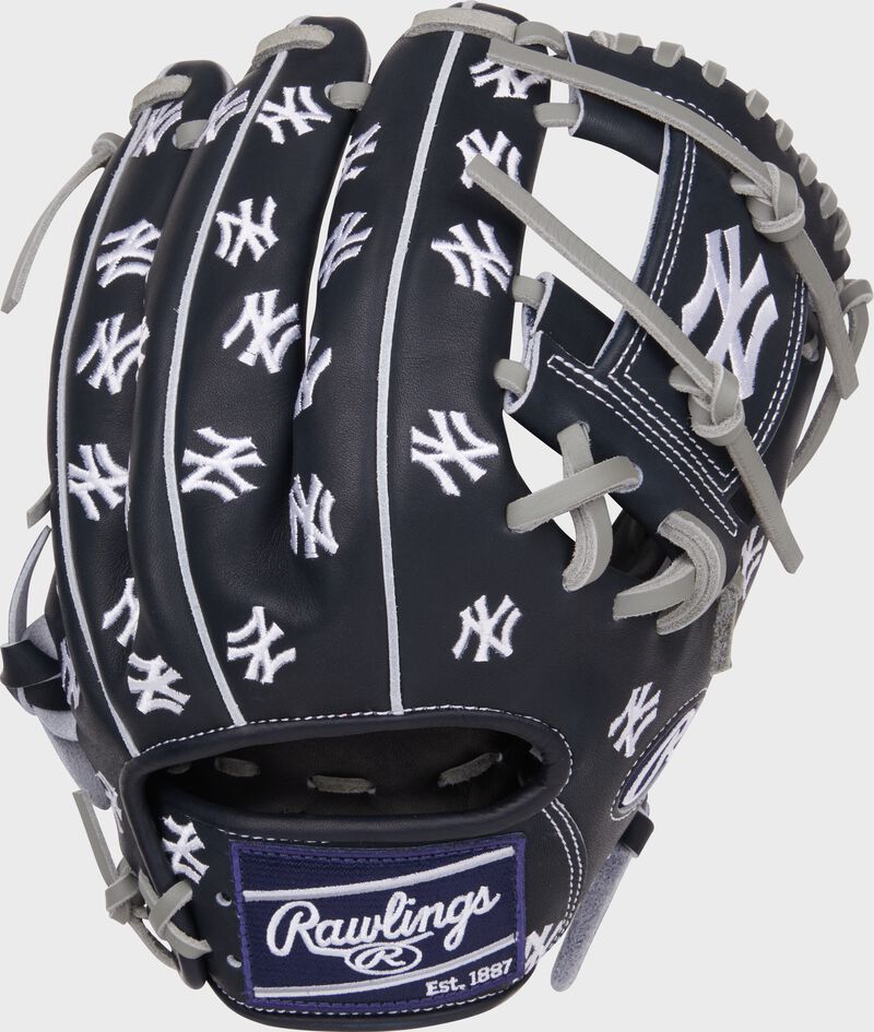 New York Yankees Heart of the Hide 11.75-Inch Infield Glove, Right Hand Throw