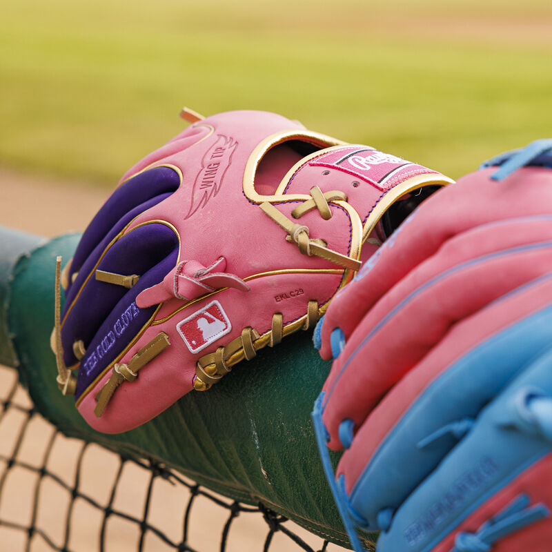 Exclusive Heart of the Hide 11.5" Wing Tip Glove, Right Hand Throw