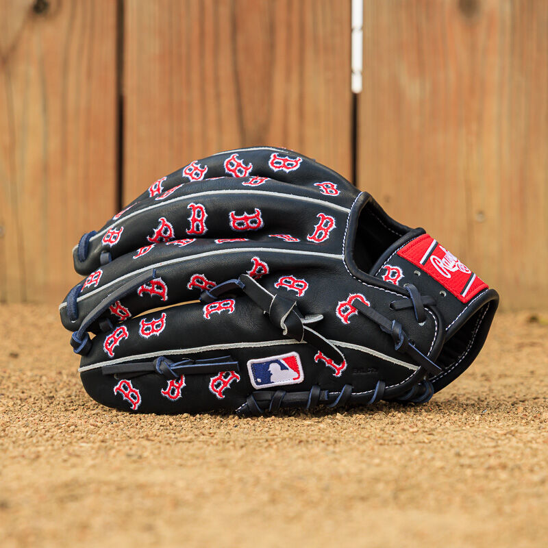 Boston Red Sox Heart of the Hide 11.75-Inch Infield Glove, Right Hand Throw