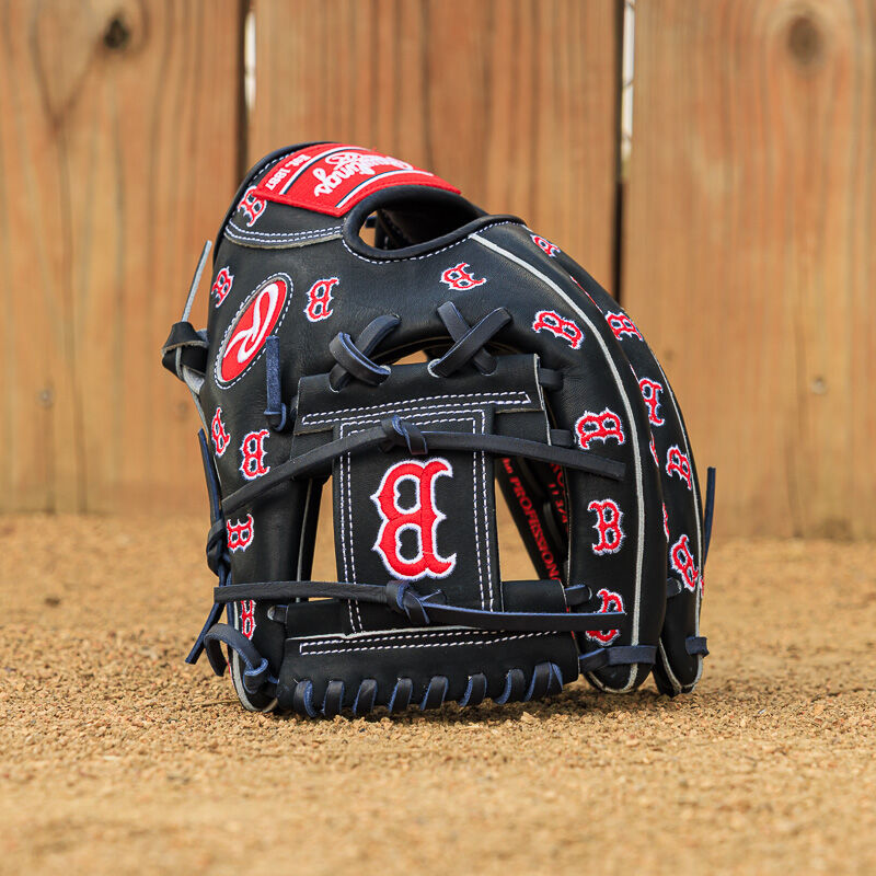 Boston Red Sox Heart of the Hide 11.75-Inch Infield Glove, Right Hand Throw