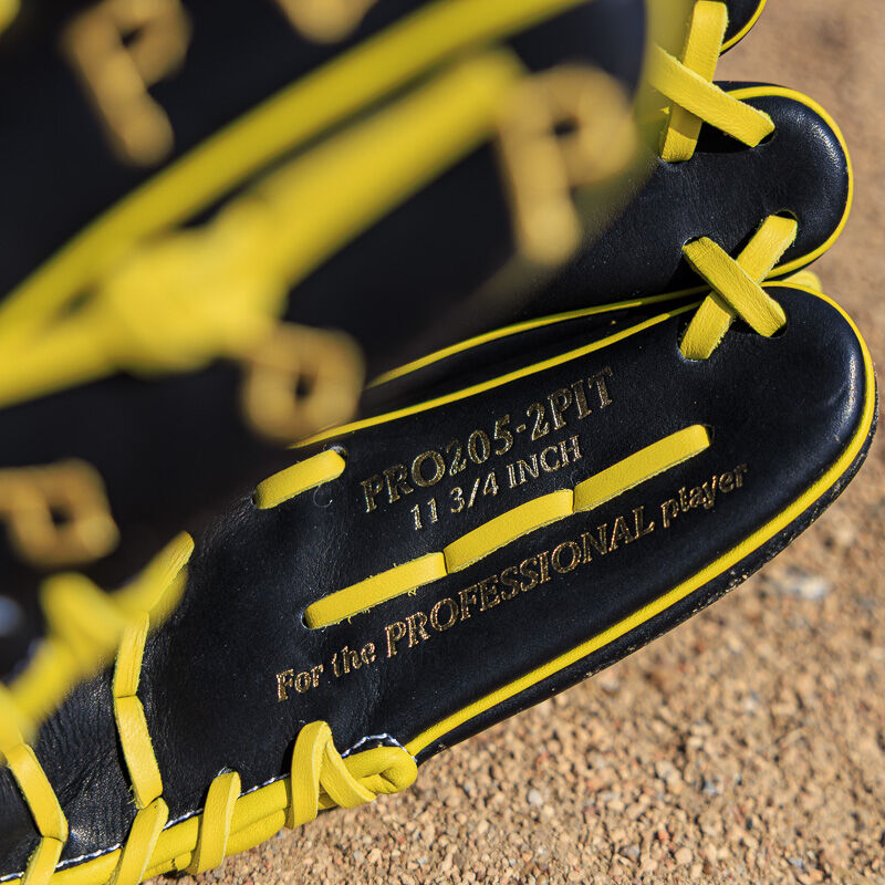 Pittsburgh Pirates Heart of the Hide 11.75-Inch Infield Glove, Right Hand Throw