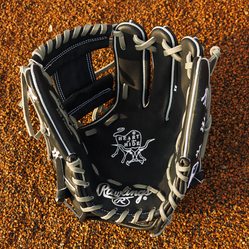 New York Yankees Heart of the Hide 11.75-Inch Infield Glove, Right Hand Throw