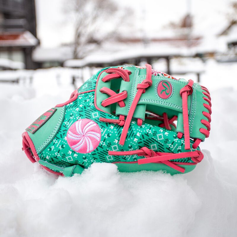 Exclusive Heart of the Hide 11.5-Inch Holiday Glove, Right Hand Throw