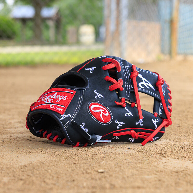 Atlanta Braves Heart of the Hide 11.75-Inch Infield Glove, Right Hand Throw