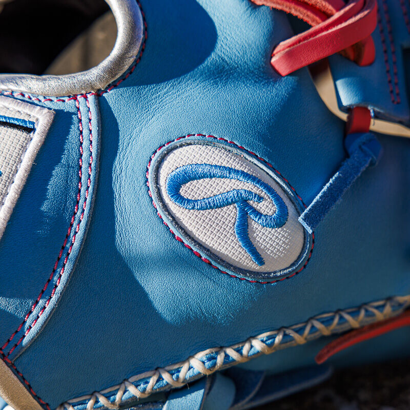 Picture of the white/columbia blue Oval-R on a Heart of the Hide R2G 11.5" infield glovec