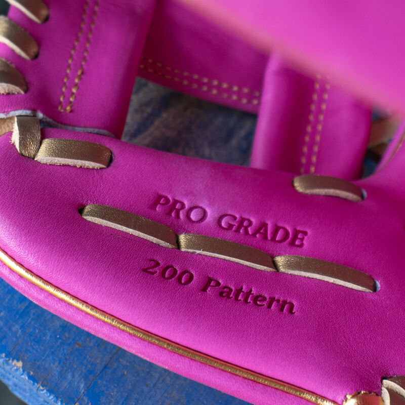 Picture of the thumb stamp on an Exclusive 11.5" R2G Heart of the Hide Berry infield glove