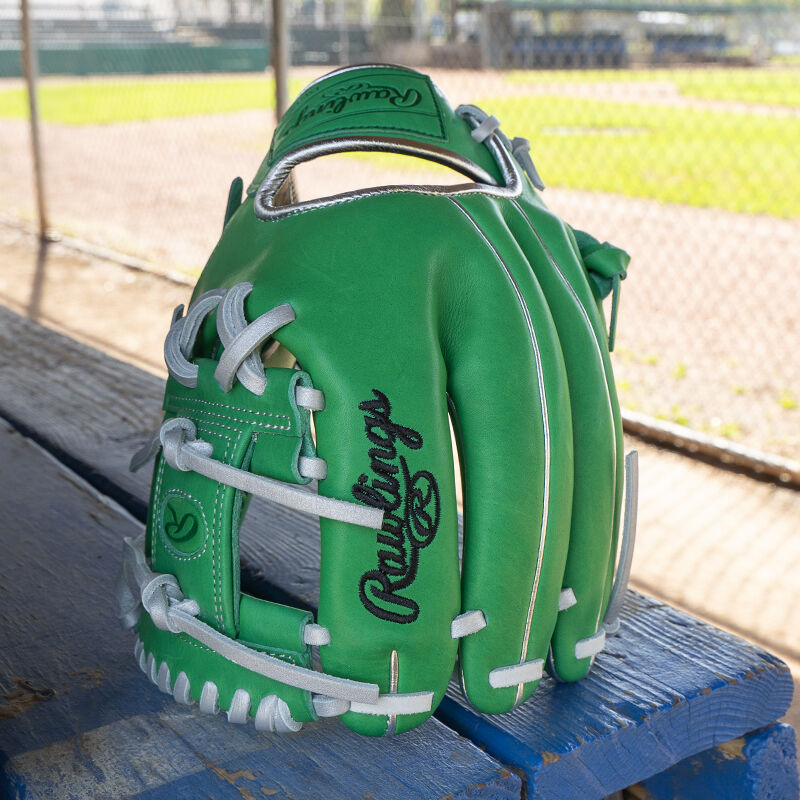 Picture of a Rawlings exclusive 11.5" R2G Heart of the Hide Kelly Green glove standing on its finger tips