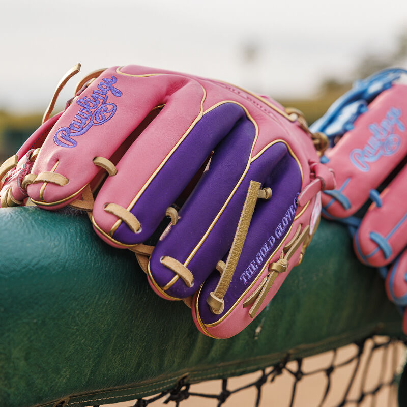 Exclusive Heart of the Hide 11.5" Wing Tip Glove, Right Hand Throw