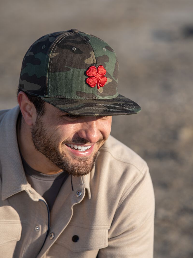 A guy wearing a camo Rawlings Black Clover Game Day Camo fitted hat - SKU: BCRGDC0081 loading=